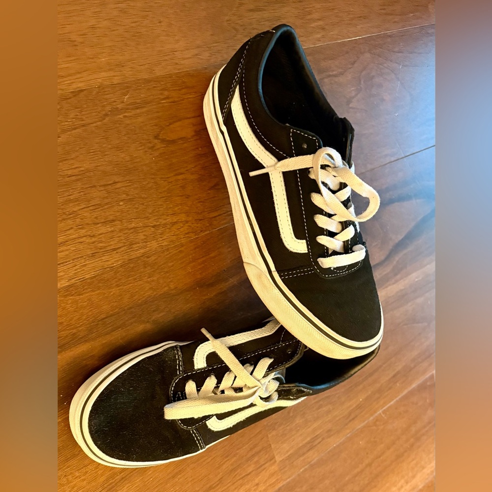 Youth 5 / Women 36.5 Old Skool Vans
